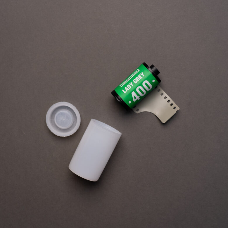 35mm melnbaltā filmiņa LOMOGRAPHY LADY GREY 400/36 - exp 01/26