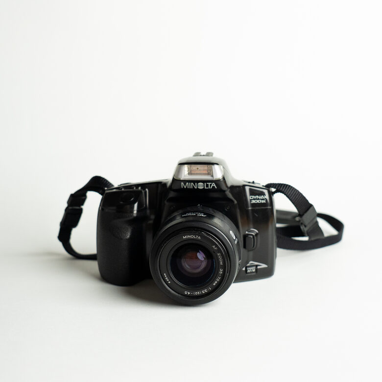 MINOLTA DYNAX 300SI + 35-70mm objektīvs
