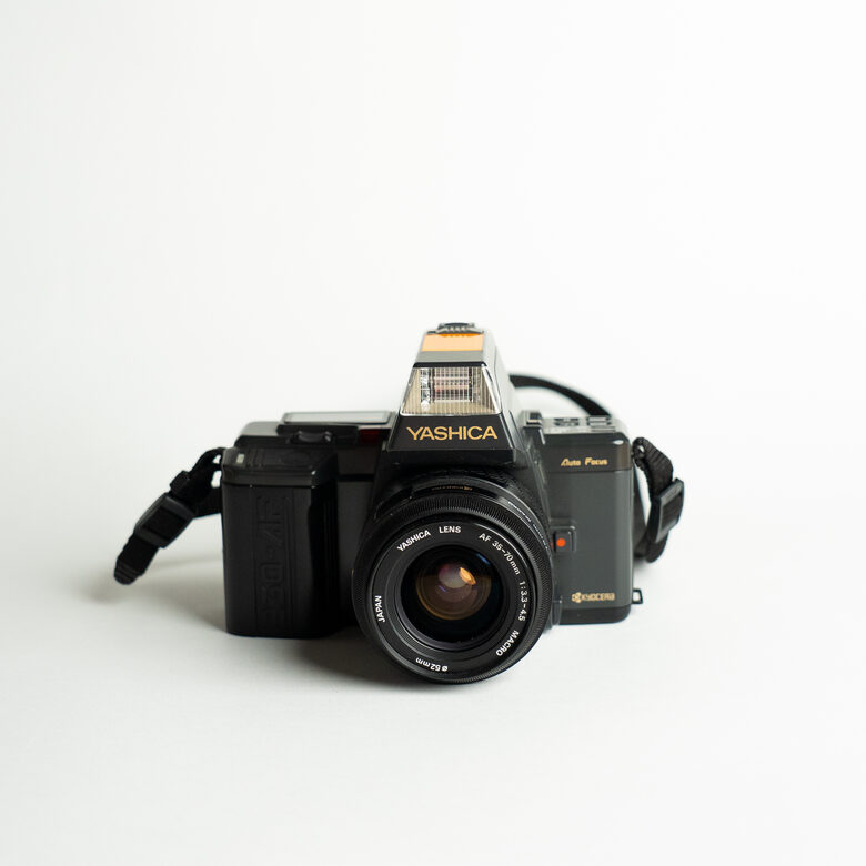 Yashica 230-AF + 35-70mm objektīvs