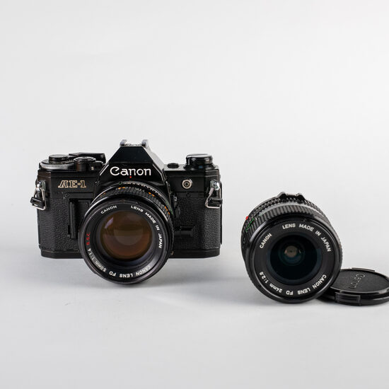 Canon AE-1 BLACK + divi objektīvi