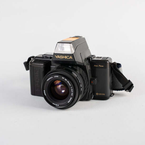 Yashica 230-AF + 35-70mm objektīvs