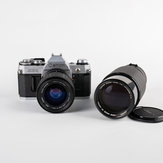 Canon AE-1 SILVER + divi objektīvi *C*