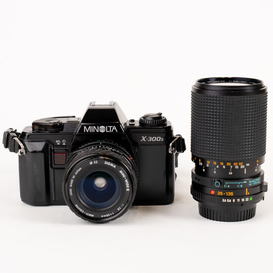 MINOLTA X-300s + divi objektīvi