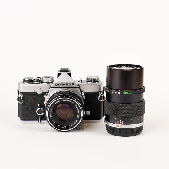 Olympus OM-1 + divi objektīvi
